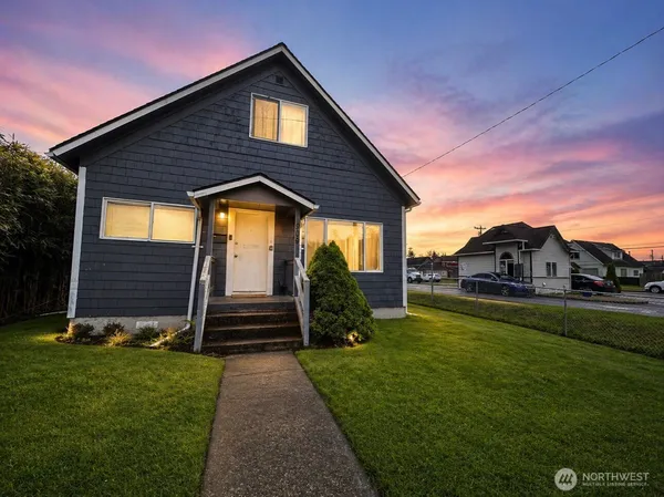 $299,000 | 909 East 2nd Street, Aberdeen, WA 98520