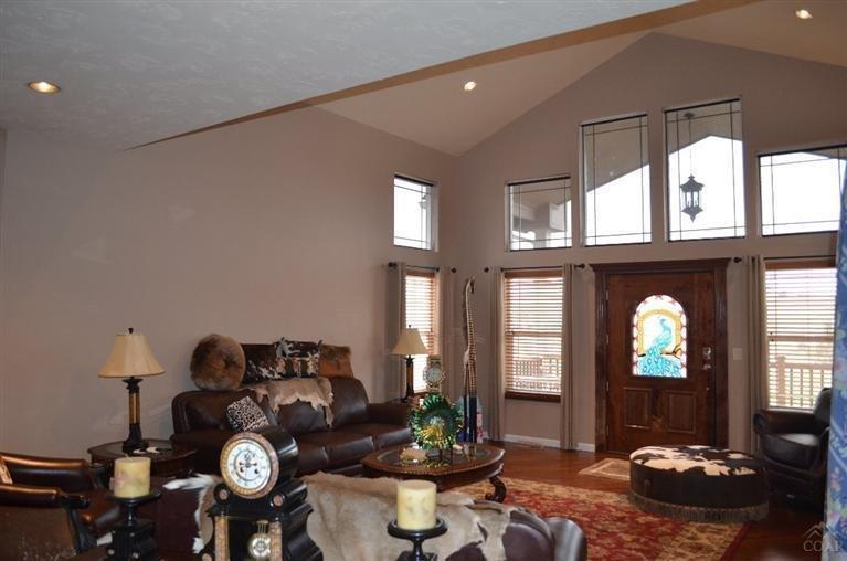 319 Southeast Barber Road Madras, OR 97741 - Photo 3 of 23 Grand Entry with Vaulted Ceilings and Fi