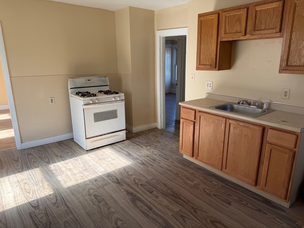 37-39 Wilmont Street Springfield, MA 01108 - Photo 4 of 17