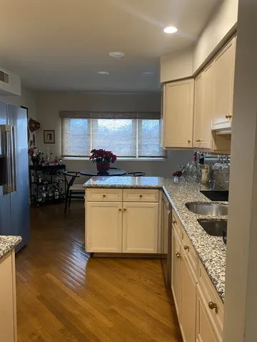 $405,000 | 1535 Forest Avenue, Unit 404, River Forest, IL 60305