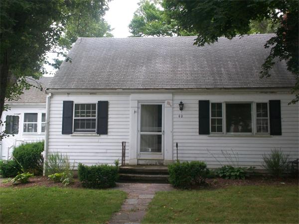 40 Franklin Road Norwell, MA 02061 - Photo 1 of 5 a front view of a house with garden