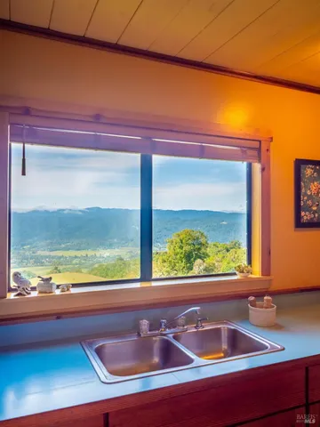 $1,395,000 | 16121 Deer Meadows Road, Boonville, CA 95415