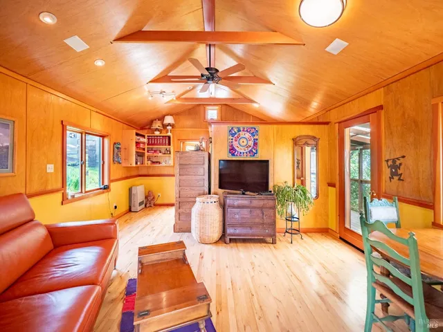 $1,395,000 | 16121 Deer Meadows Road, Boonville, CA 95415