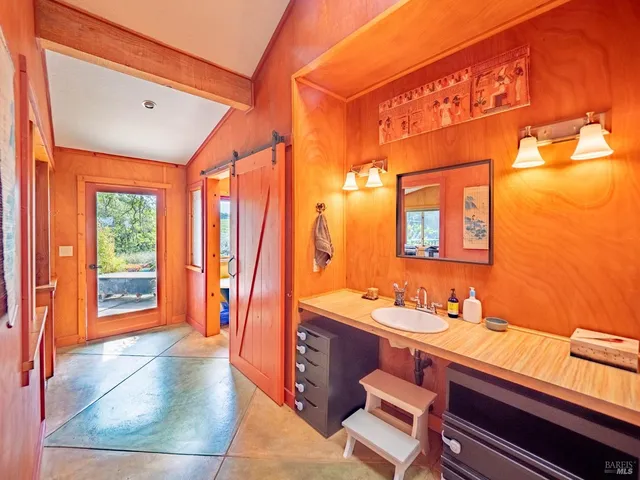 $1,395,000 | 16121 Deer Meadows Road, Boonville, CA 95415