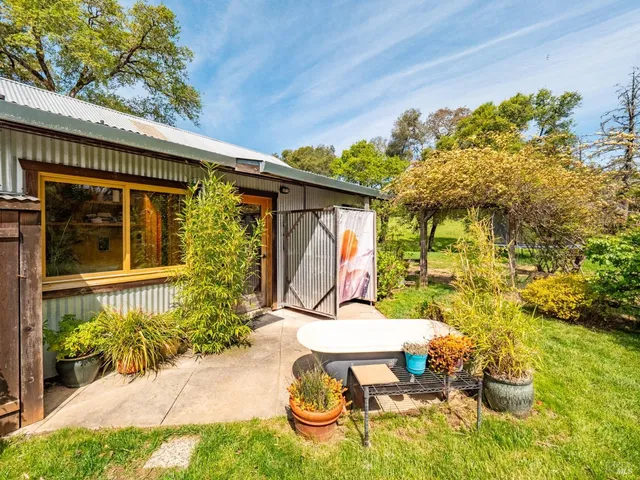 $1,395,000 | 16121 Deer Meadows Road, Boonville, CA 95415