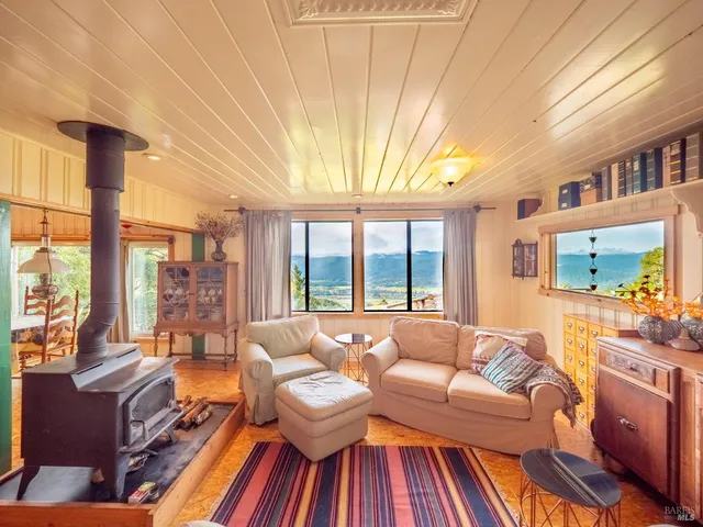 $1,395,000 | 16121 Deer Meadows Road, Boonville, CA 95415