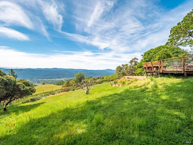 $1,395,000 | 16121 Deer Meadows Road, Boonville, CA 95415