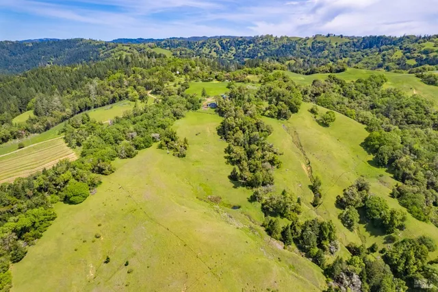 $1,395,000 | 16121 Deer Meadows Road, Boonville, CA 95415