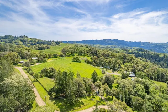 $1,395,000 | 16121 Deer Meadows Road, Boonville, CA 95415