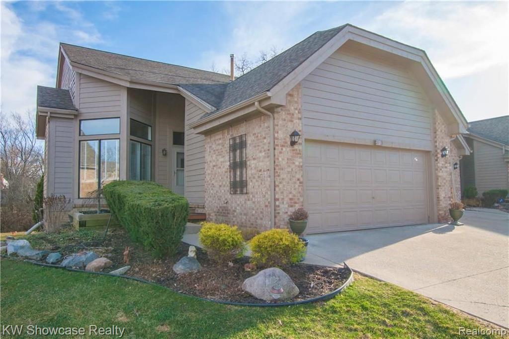 30113 Meadow Ridge South Farmington Hills, MI 48334 - Photo 1 of 12