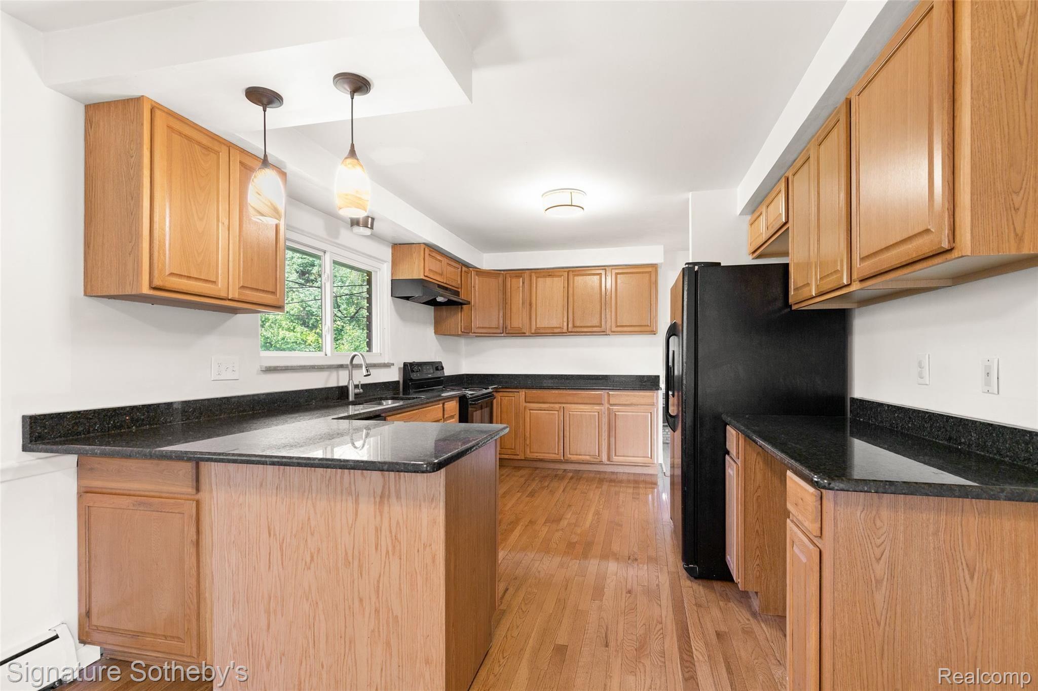 26269 Middlebelt Road Farmington, MI 48334 - Photo 3 of 32 Spacious kitchen with granite countertops, new lighting