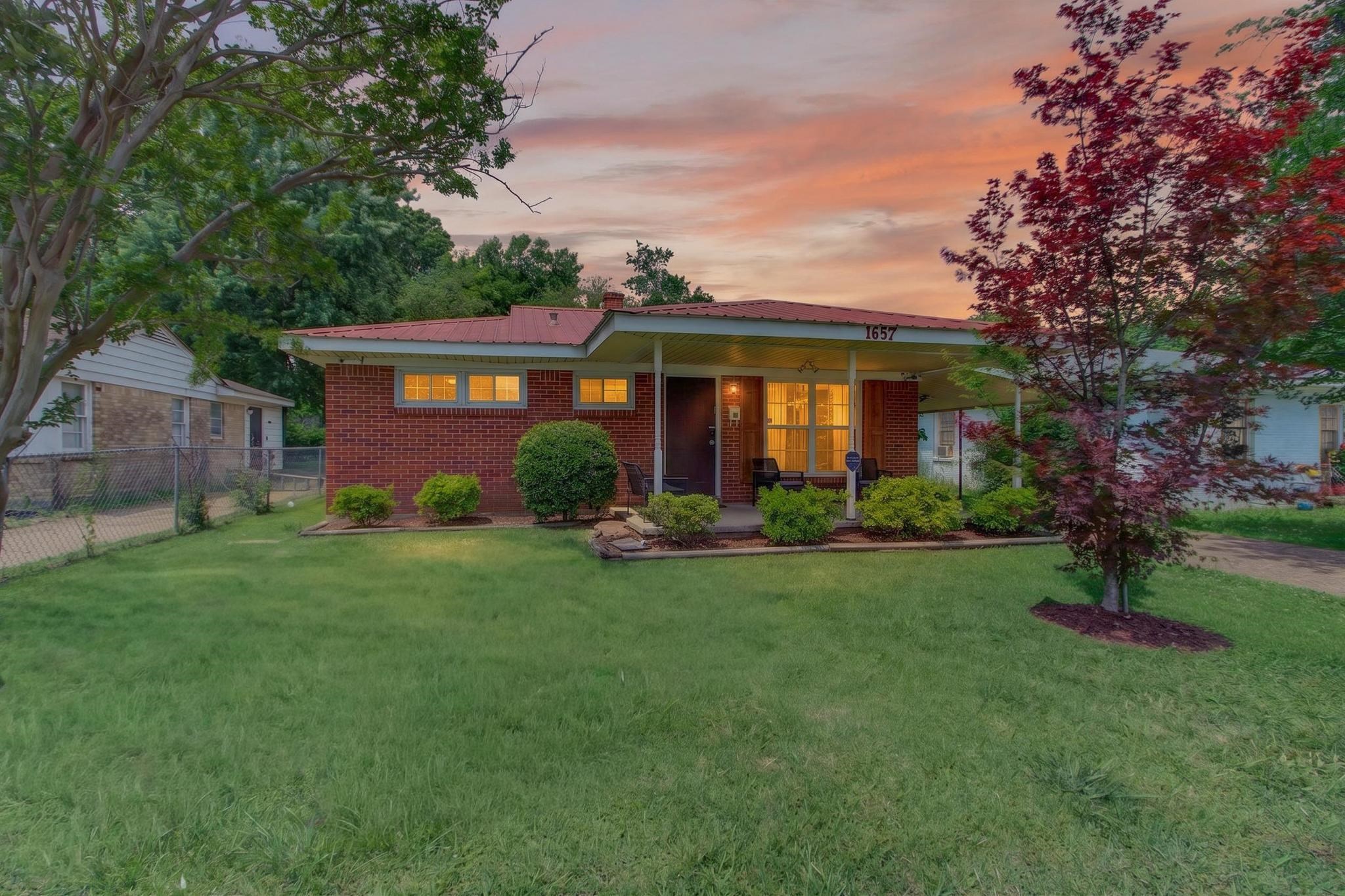 1657 Duke Road Memphis, TN 38108 - Photo 1 of 19