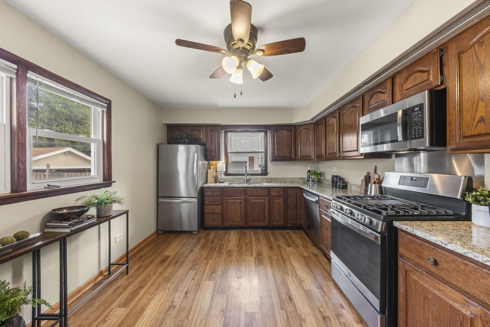 679 North West Road Lombard, IL 60148 - Photo 5 of 33