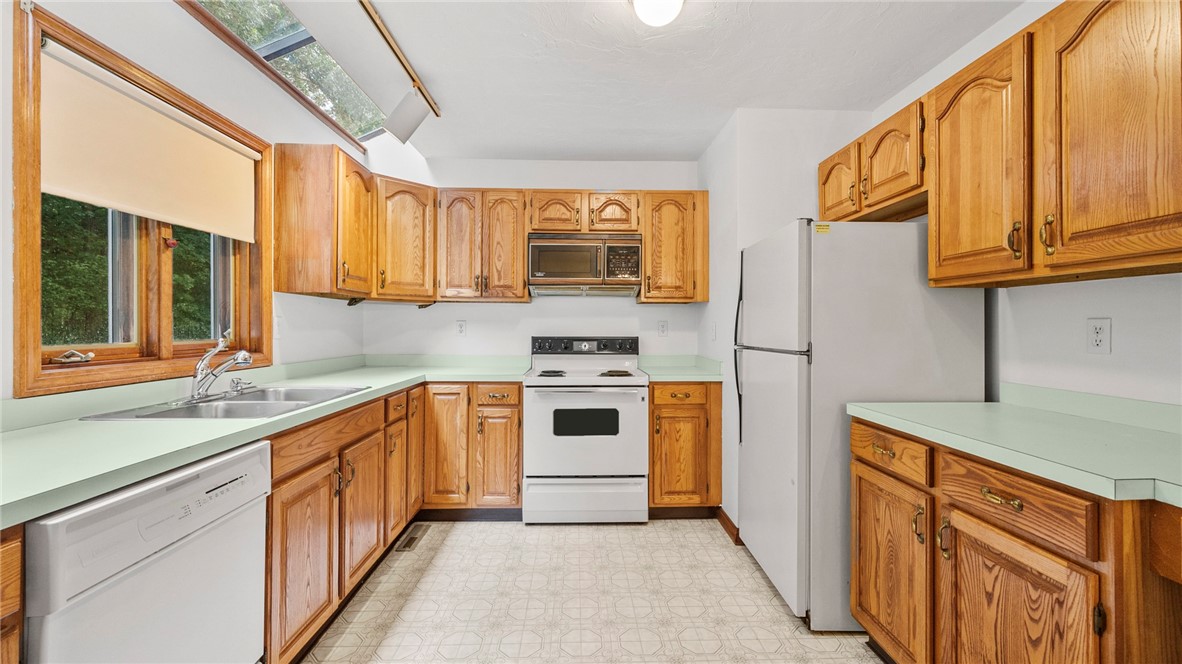 447 Stafford Road, Unit C1 Tiverton, RI 02878 - Photo 13 of 33