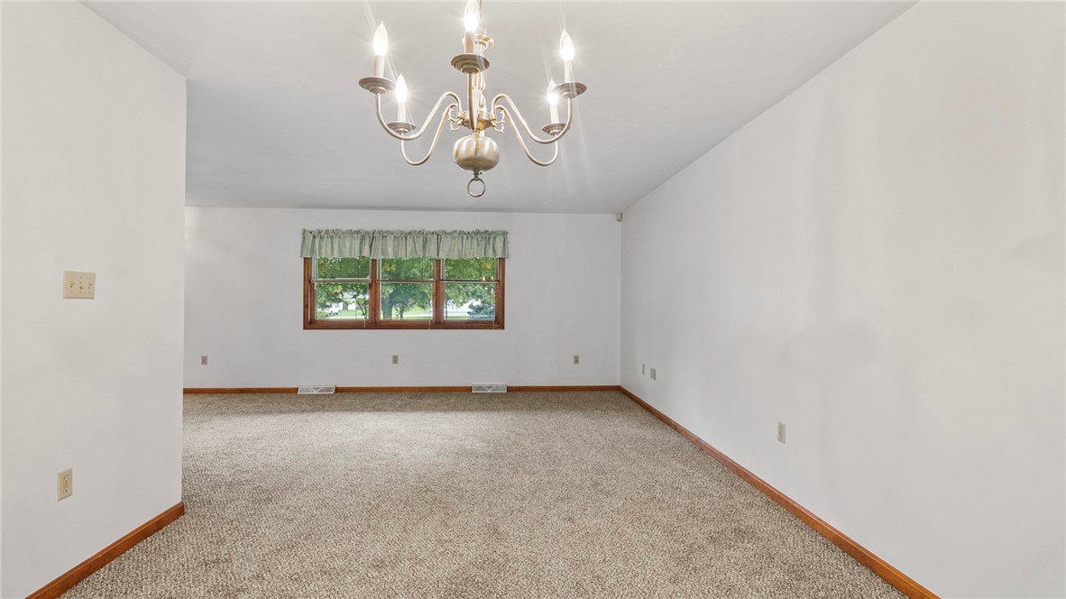 447 Stafford Road, Unit C1 Tiverton, RI 02878 - Photo 10 of 33 Living Room