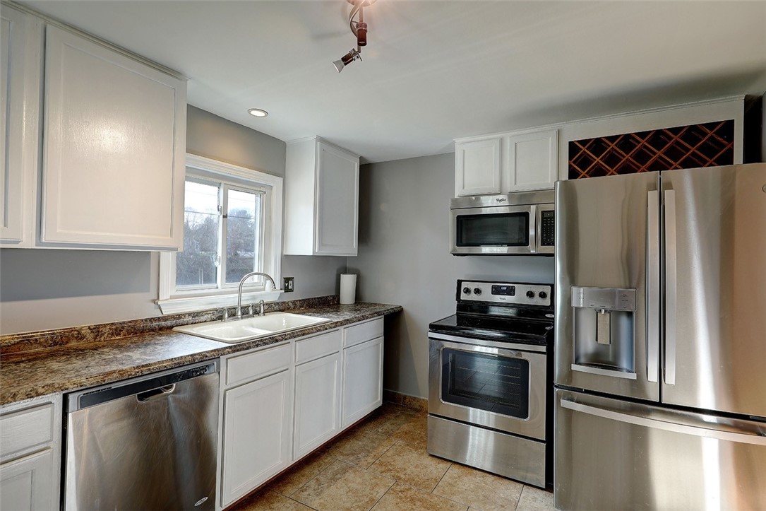 9 Fairfield Road Barrington, RI 02806 - Photo 11 of 26