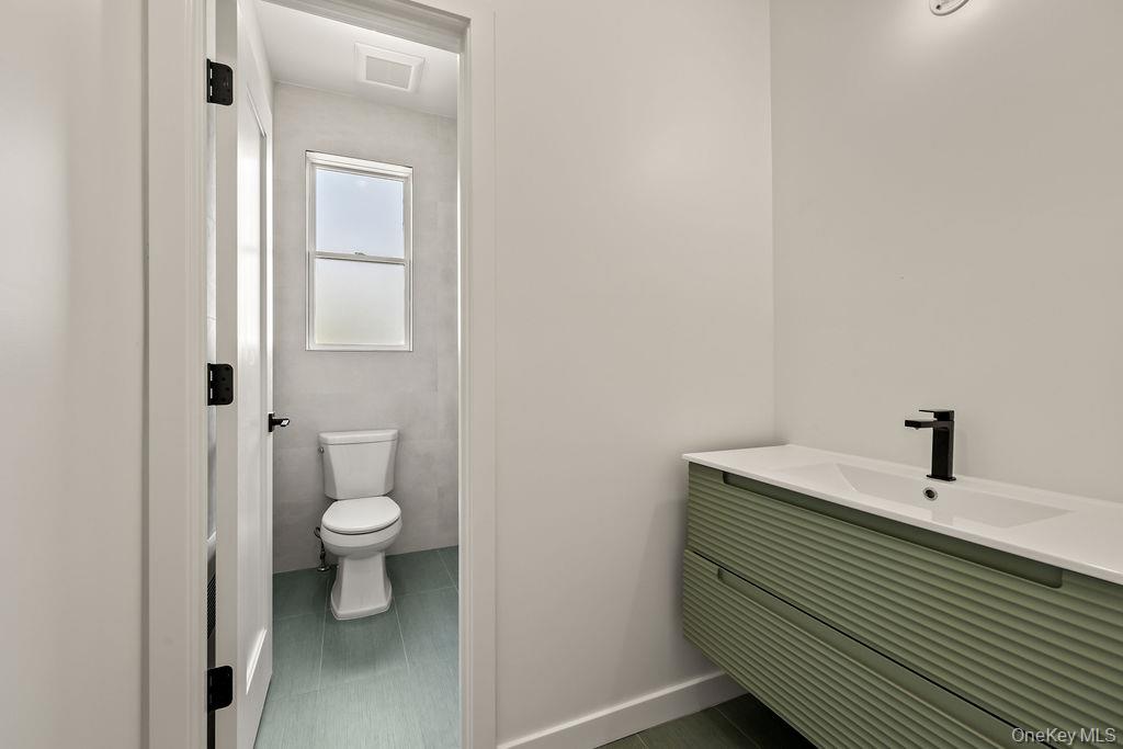 80 Twin Avenue, Unit 301 Spring Valley, NY 10977 - Photo 32 of 35 Bathroom #2