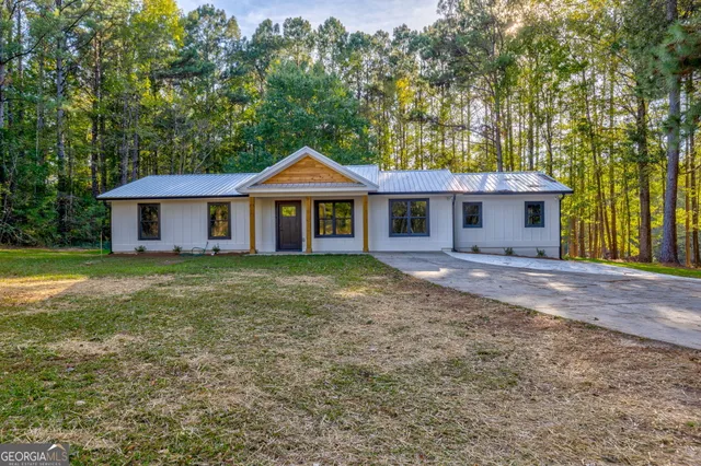 $399,999 | 392 Highway 74, Molena, GA 30258