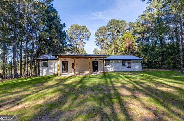 $399,999 | 392 Highway 74, Molena, GA 30258