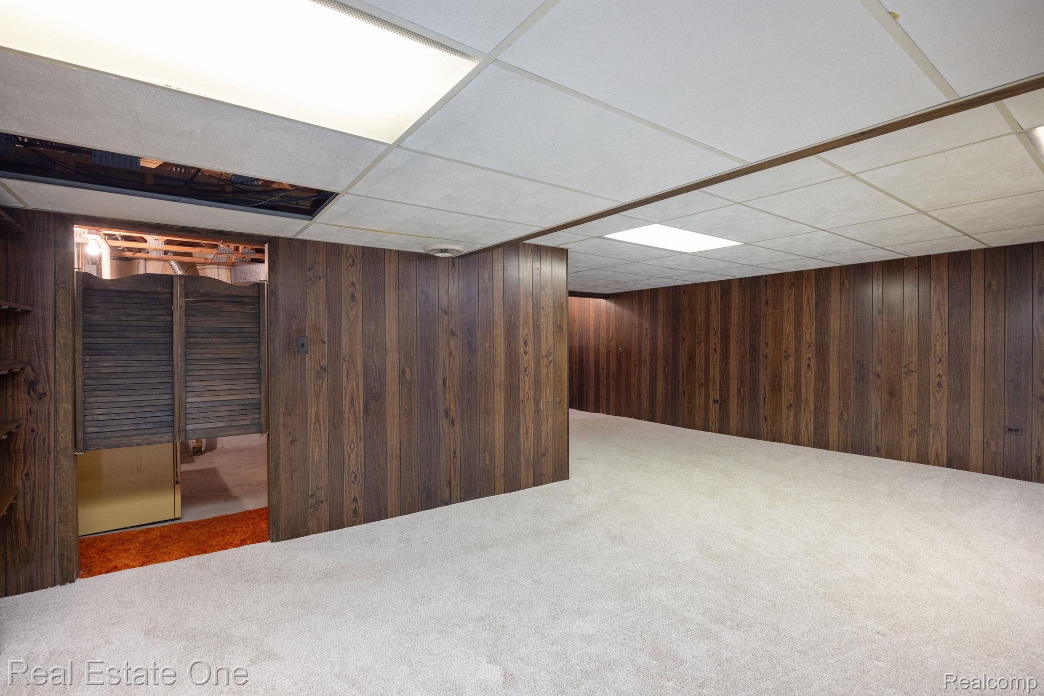 1534 Hidden Valley Lane Rochester, MI 48306 - Photo 19 of 27 28-web-or-mls-1534 Hidden Valley 28.jpg