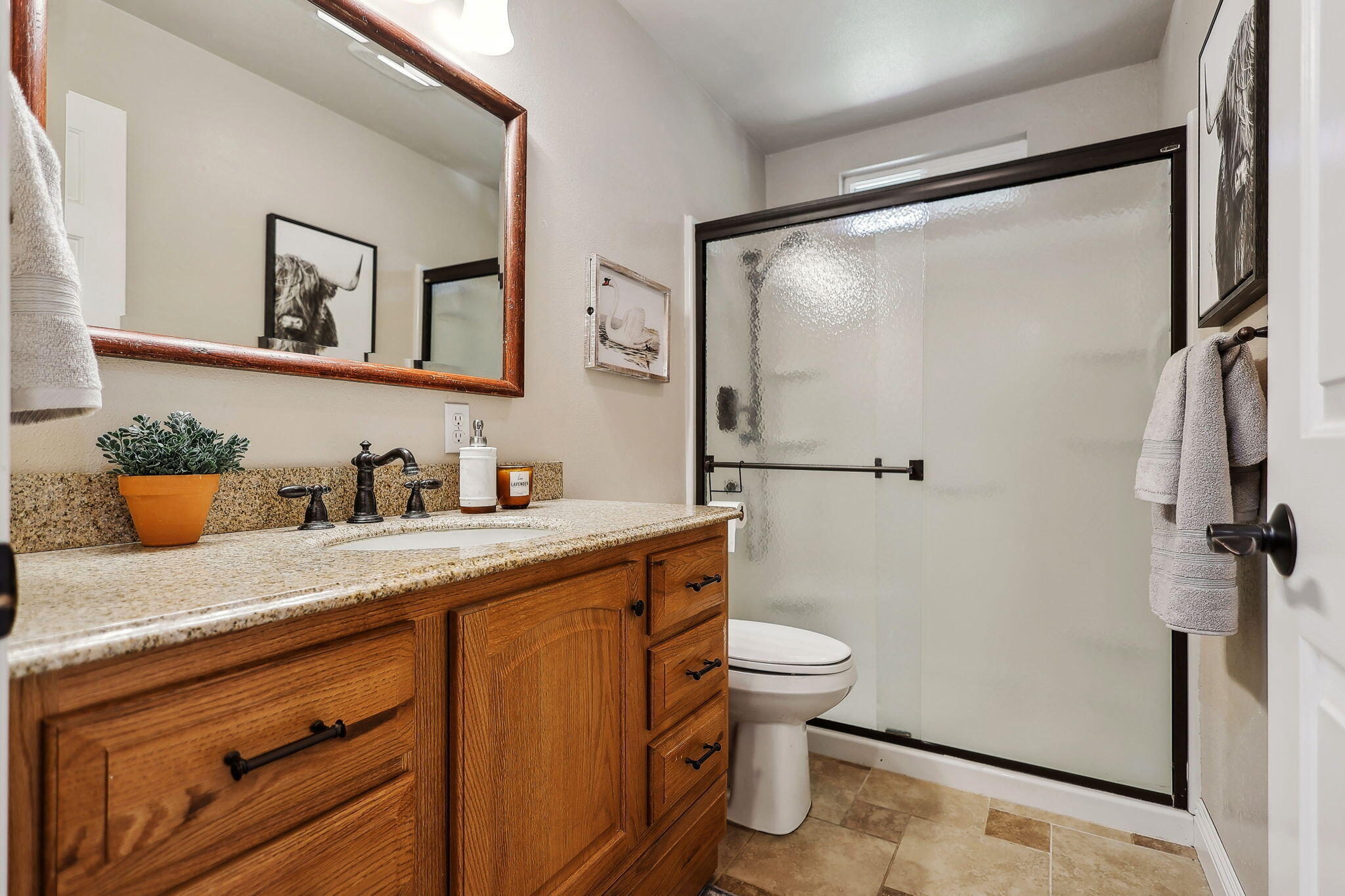 7057 Riata Drive Redding, CA 96002 - Photo 17 of 98 Hall Bathroom