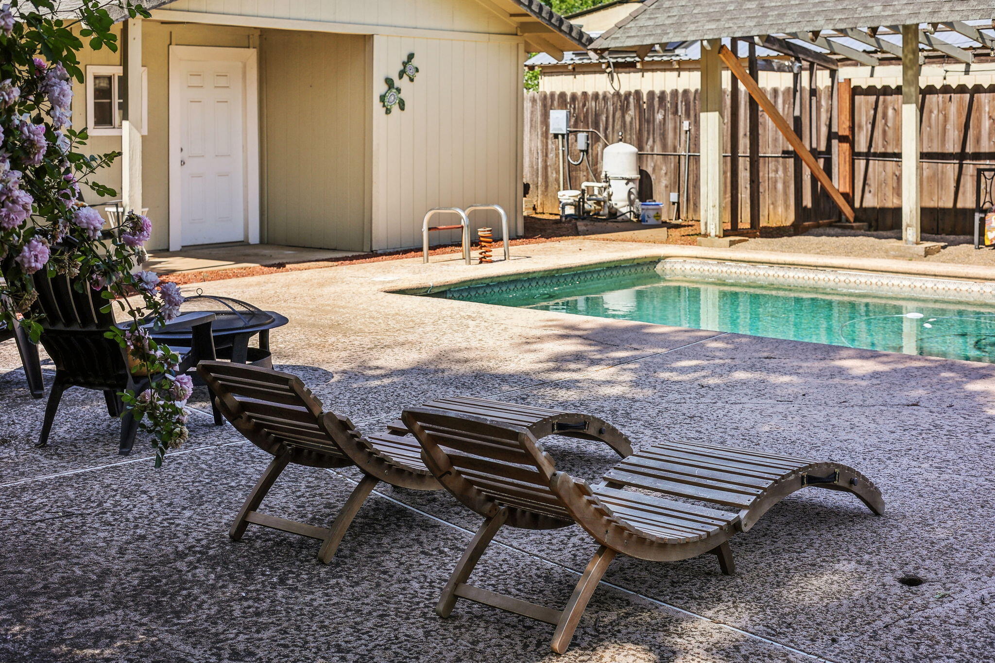 7057 Riata Drive Redding, CA 96002 - Photo 22 of 98 Large Pool deck & Pool House