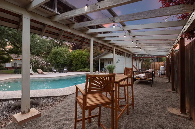 $555,000 | 7057 Riata Drive, Redding, CA 96002