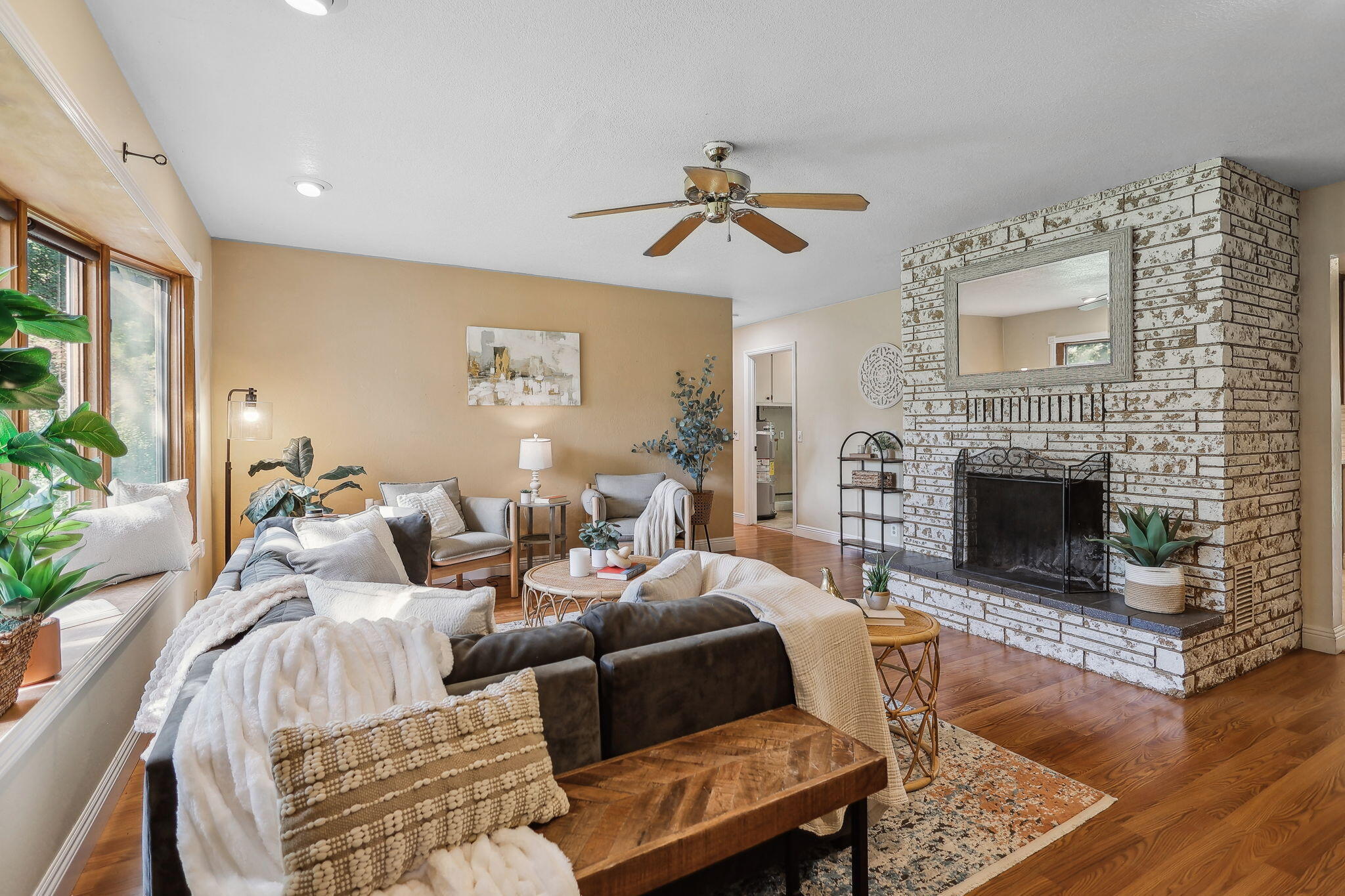 7057 Riata Drive Redding, CA 96002 - Photo 34 of 98 Living Room