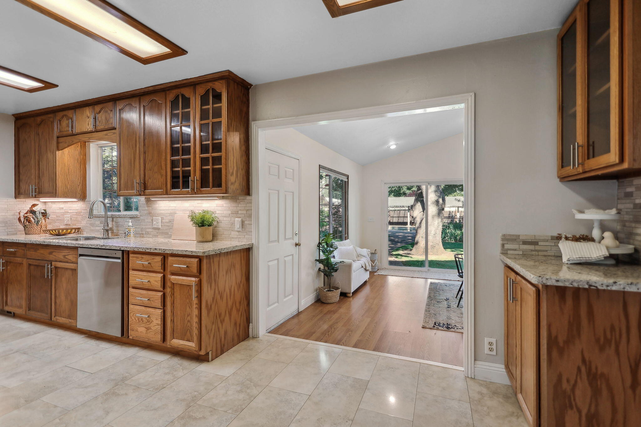 7057 Riata Drive Redding, CA 96002 - Photo 39 of 98 Kitchen