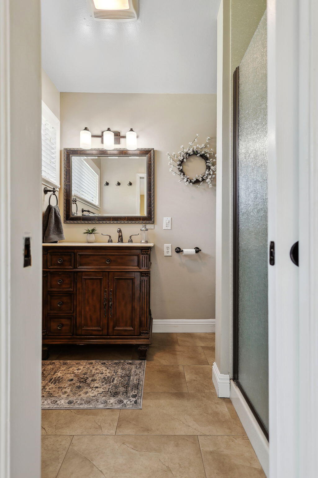 7057 Riata Drive Redding, CA 96002 - Photo 57 of 98 EnSuite Bathroom