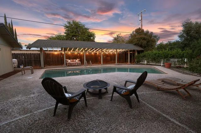 $555,000 | 7057 Riata Drive, Redding, CA 96002