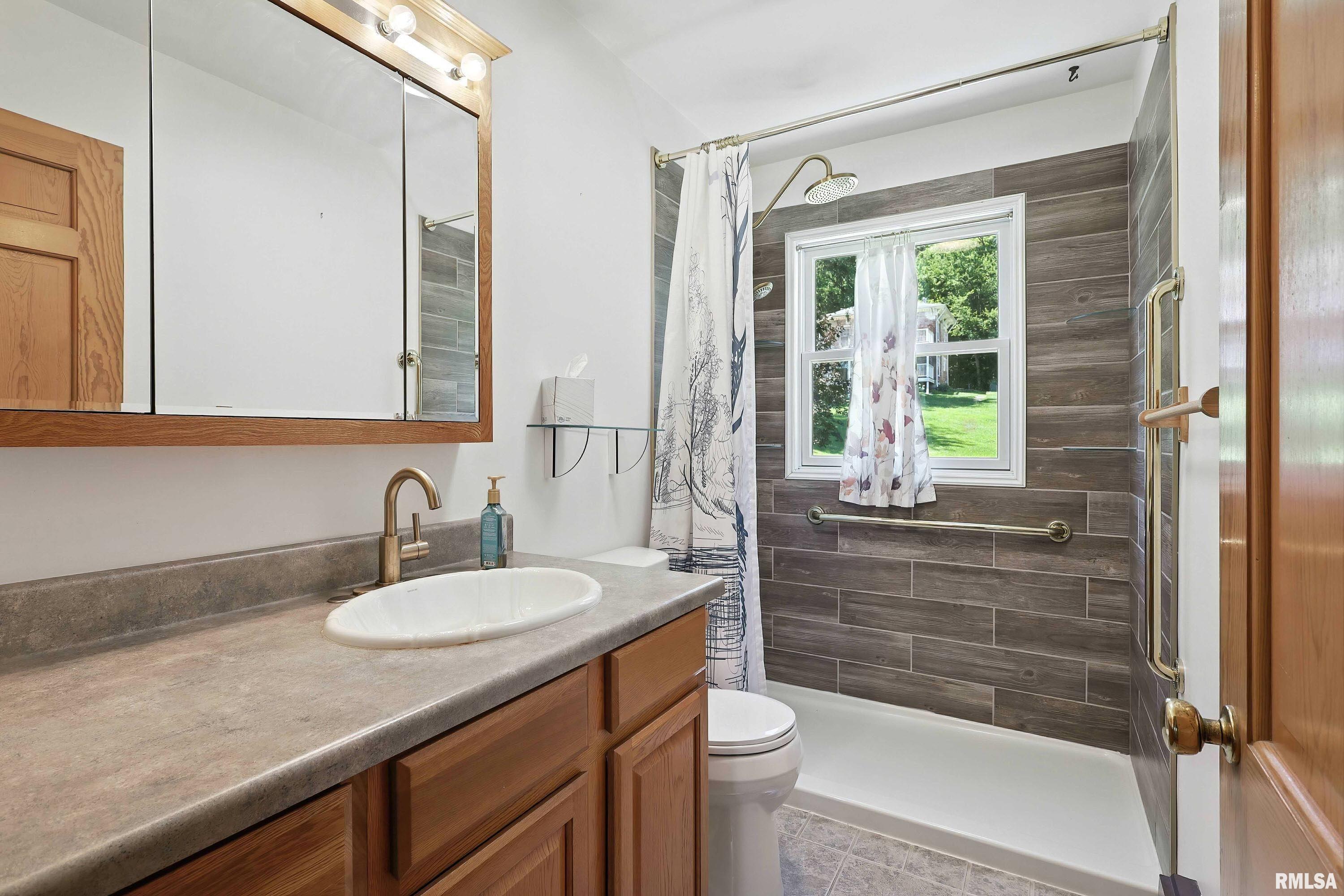 1128 North Cody Road Le Claire, IA 52753 - Photo 22 of 45