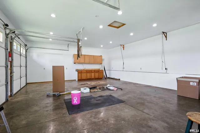 $345,000 | 1128 North Cody Road, Le Claire, IA 52753