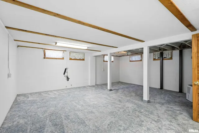 $345,000 | 1128 North Cody Road, Le Claire, IA 52753