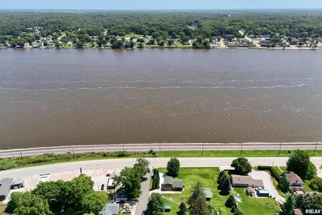 $345,000 | 1128 North Cody Road, Le Claire, IA 52753