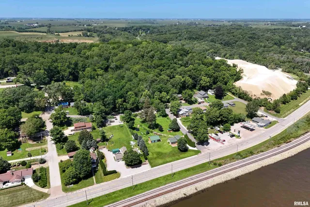 $345,000 | 1128 North Cody Road, Le Claire, IA 52753