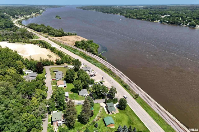 $345,000 | 1128 North Cody Road, Le Claire, IA 52753