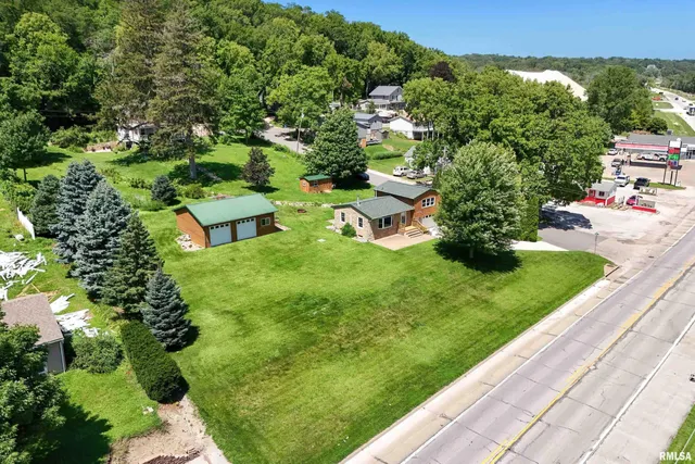 $345,000 | 1128 North Cody Road, Le Claire, IA 52753