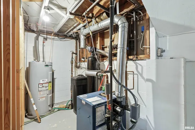 $345,000 | 1128 North Cody Road, Le Claire, IA 52753