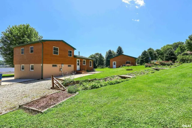 $345,000 | 1128 North Cody Road, Le Claire, IA 52753