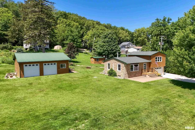 $345,000 | 1128 North Cody Road, Le Claire, IA 52753