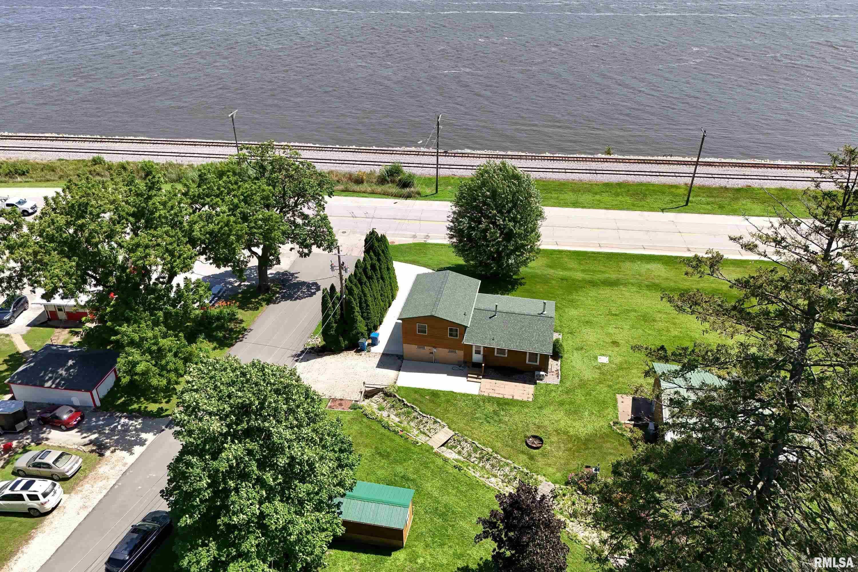 1128 North Cody Road Le Claire, IA 52753 - Photo 9 of 45