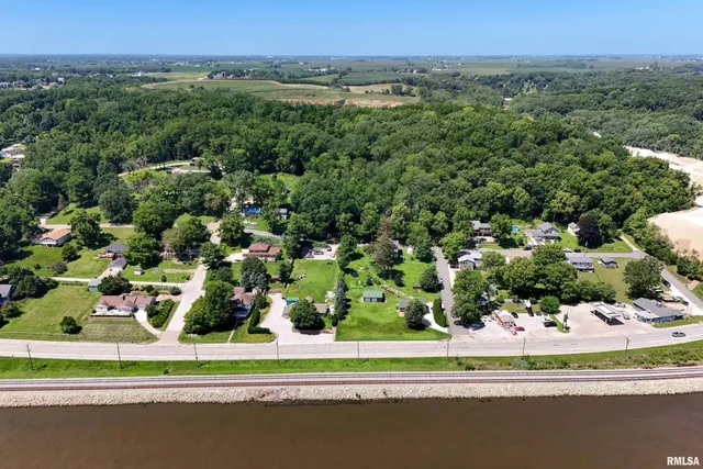 $345,000 | 1128 North Cody Road, Le Claire, IA 52753