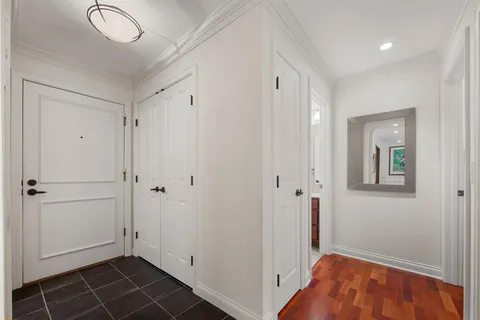 $330,000 | 205 Barry Avenue South, Unit 117, Wayzata, MN 55391