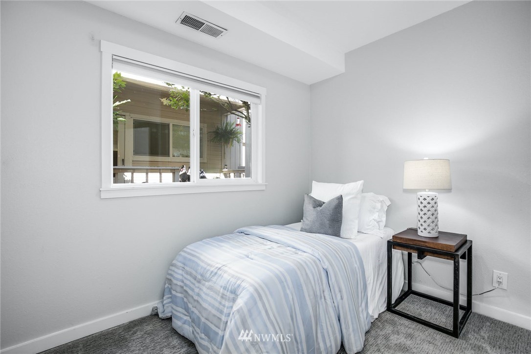 742 North 75th Street Seattle, WA 98103 - Photo 12 of 36