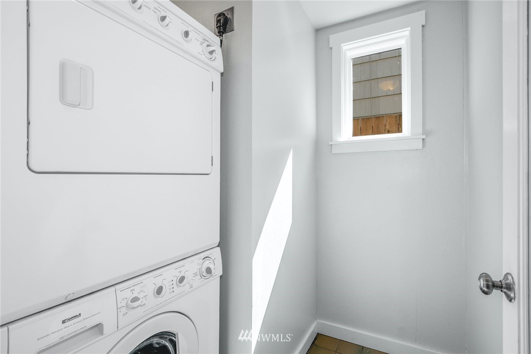 742 North 75th Street Seattle, WA 98103 - Photo 13 of 36