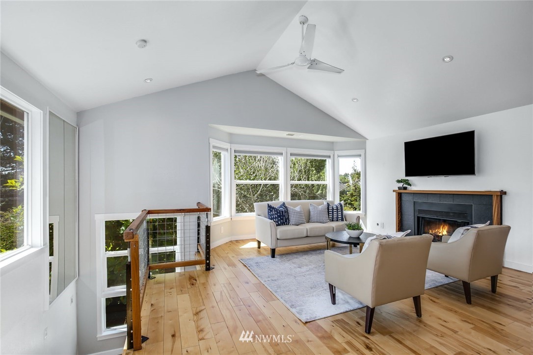 742 North 75th Street Seattle, WA 98103 - Photo 16 of 36