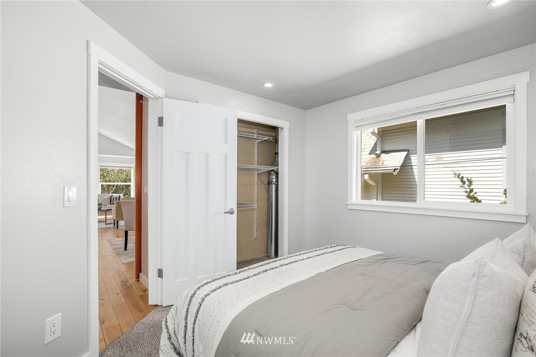 742 North 75th Street Seattle, WA 98103 - Photo 24 of 36