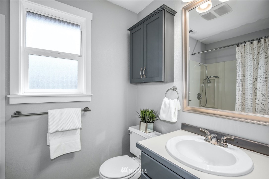 742 North 75th Street Seattle, WA 98103 - Photo 25 of 36