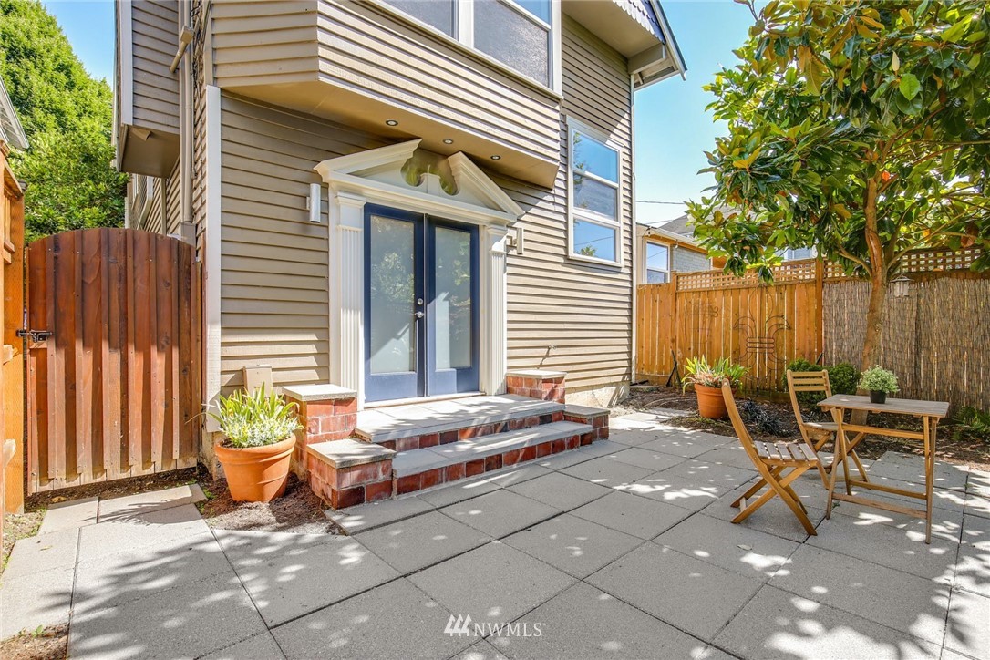 742 North 75th Street Seattle, WA 98103 - Photo 4 of 36